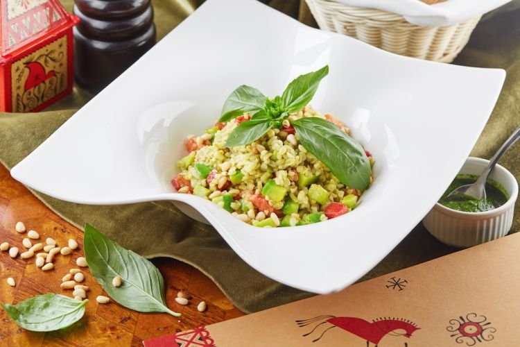 Салат с булгуром и авокадо