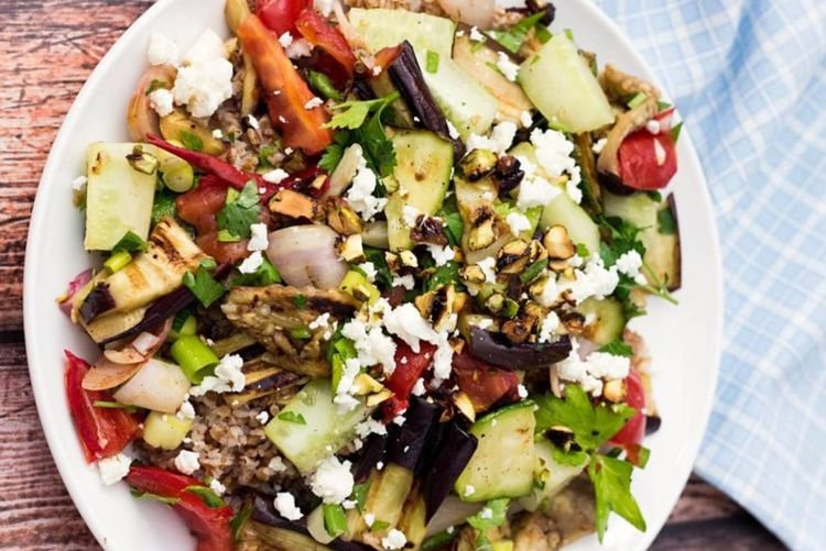 Салат с булгуром и баклажанами