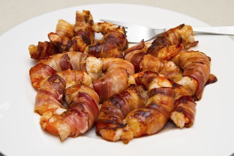 Лангустины в беконе