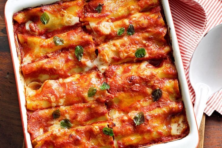 Каннеллони с фаршем в томатном соусе