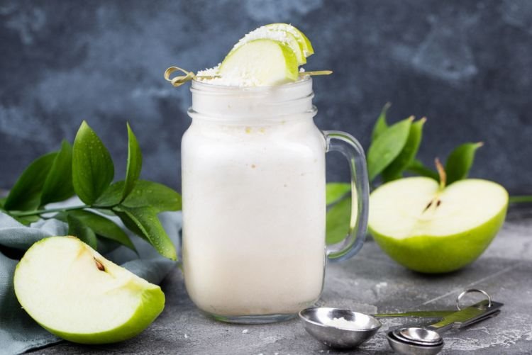 Молочный коктейль с яблоком