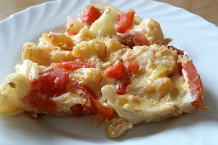 Яичница с помидорами и цветной капустой