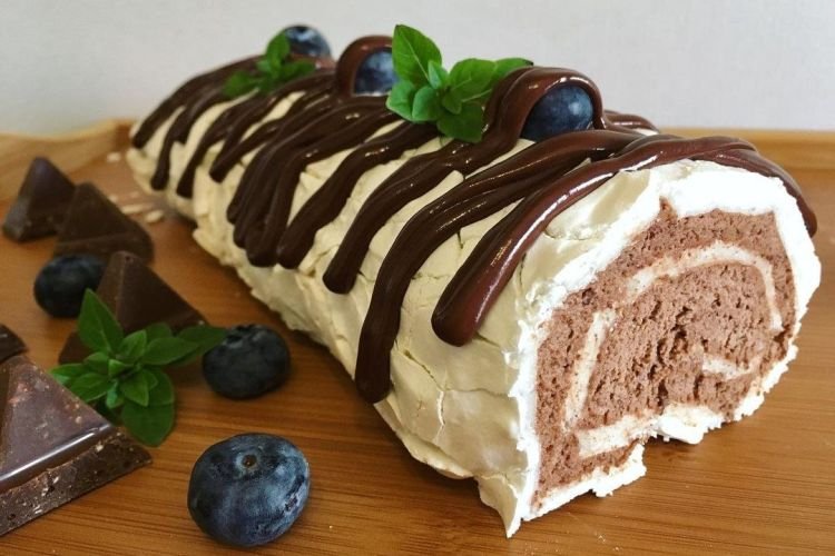 Меренговый рулет со сметанным кремом