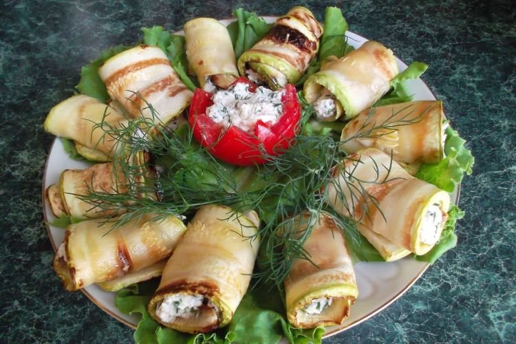 Кабачковые рулетики