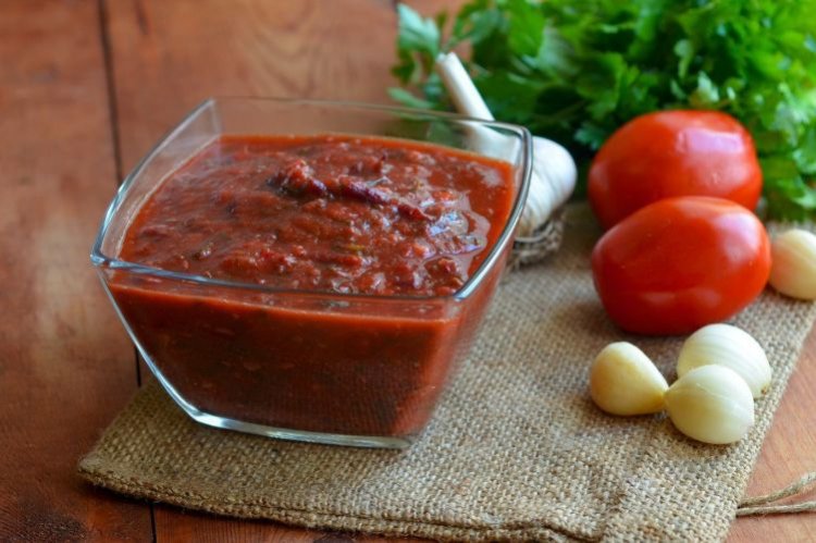 Томатный соус с зеленью