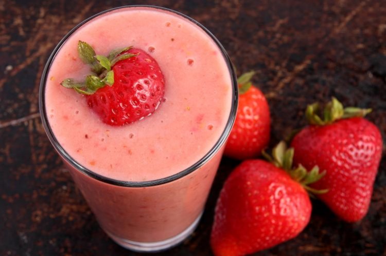 Протеиновый коктейль с клубникой