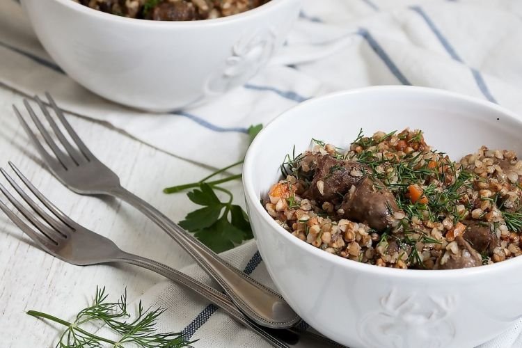 Куриные сердечки с гречкой