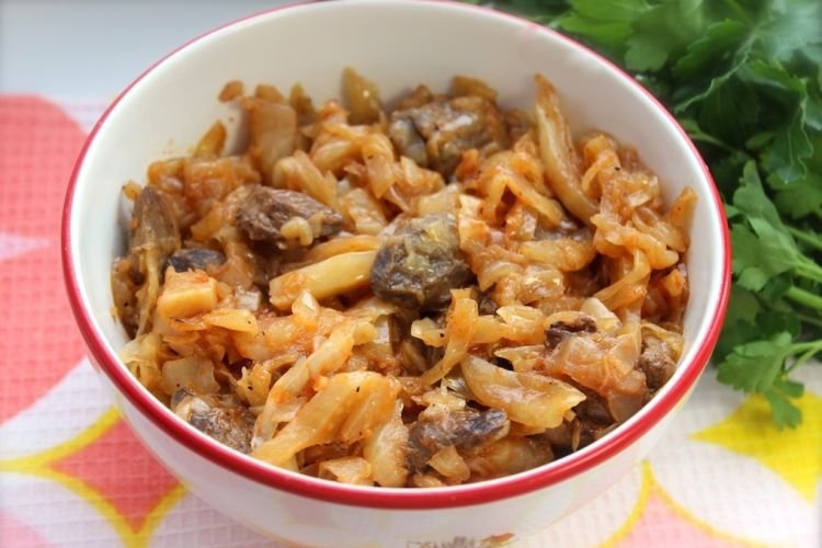 Куриные сердечки с капустой