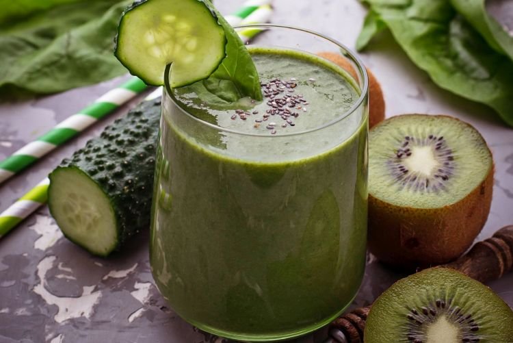 Смузи с киви и огурцом