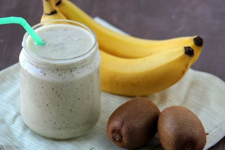 Смузи с киви, бананом и овсянкой