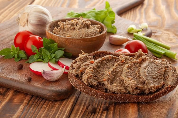 Паштет из говяжьей печени с морковью и луком