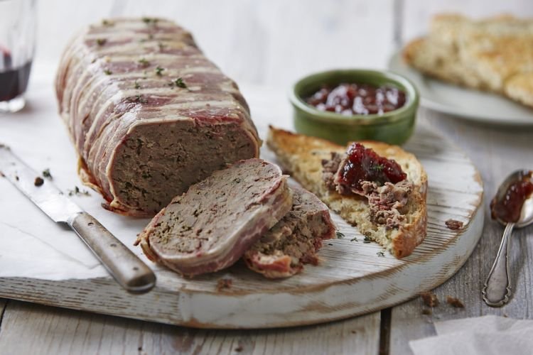 Печеночный паштет с беконом в духовке