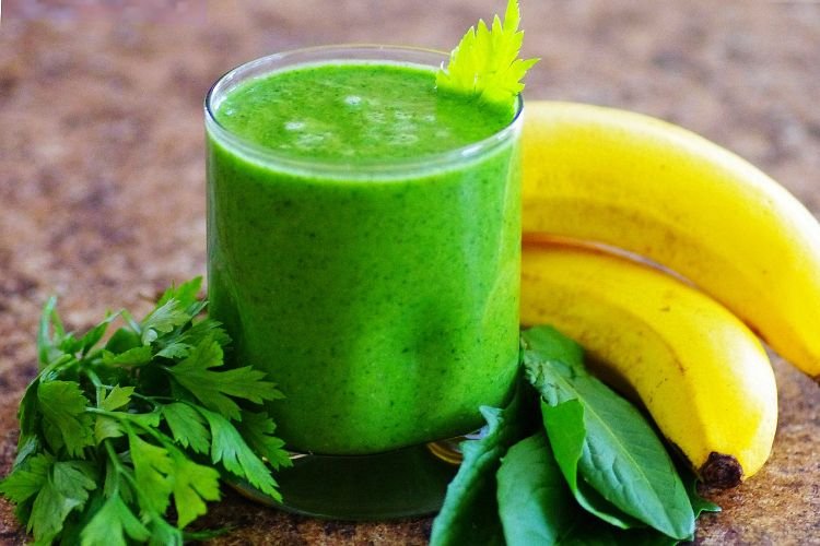 Смузи из сельдерея, шпината и банана