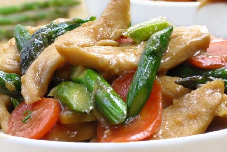 Курица со спаржей