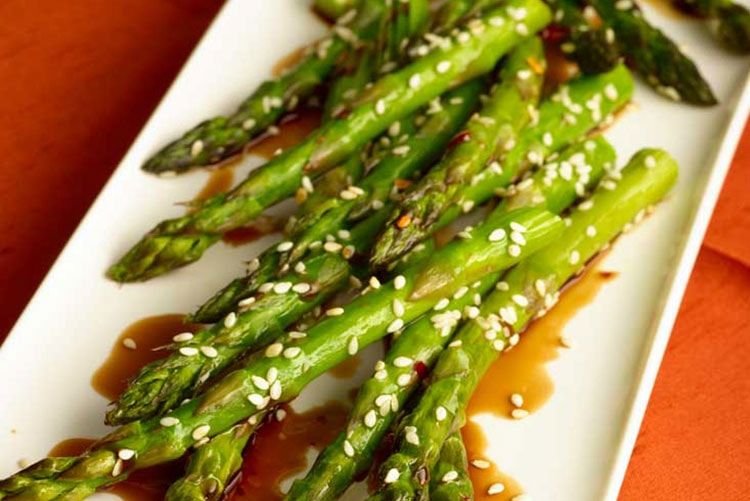 Спаржа с соевым соусом