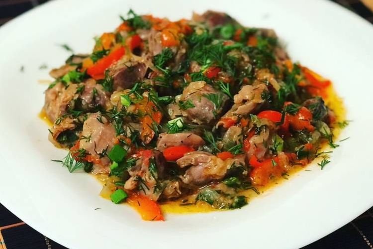 Куриные желудки с овощами