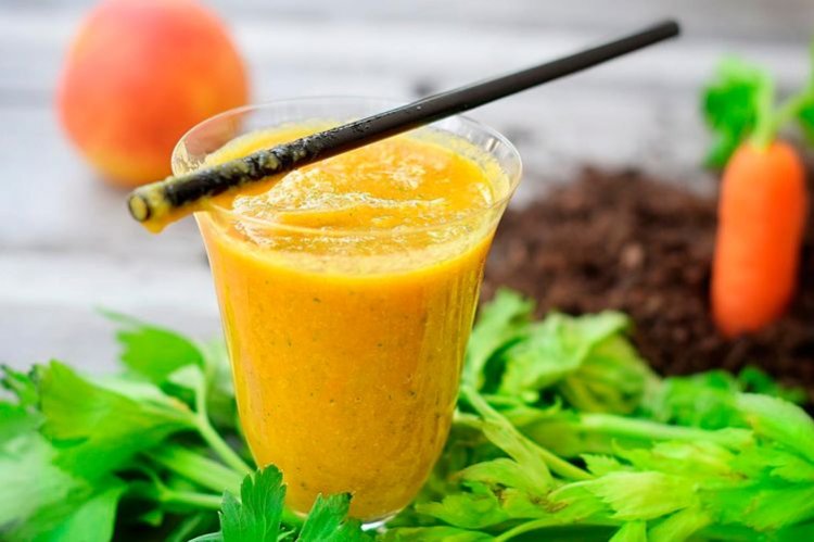 Смузи из моркови и сельдерея
