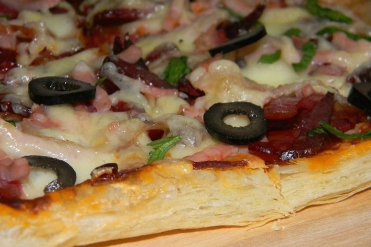 Пицца с ветчиной и морковью