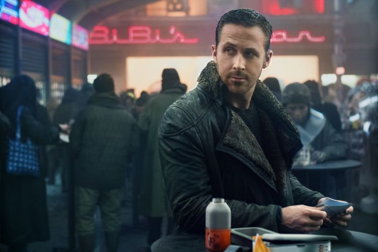 Бегущий по лезвию 2049 (2017)
