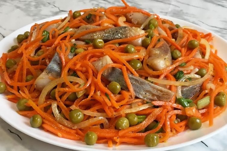 Салат с селедкой и корейской морковью