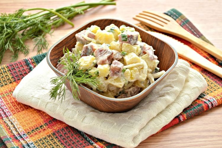 Салат с селедкой и грибами