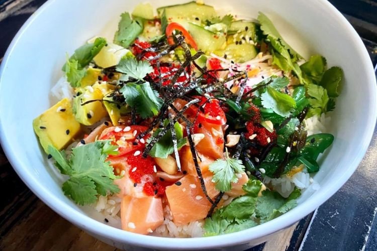 Поке с кимчи из пекинской капусты