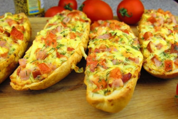 Горячие бутерброды с колбасой, сыром и болгарским перцем