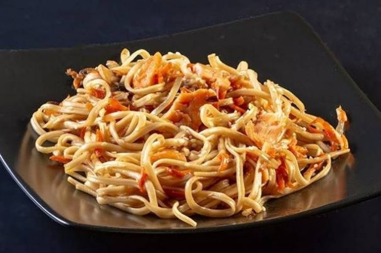 Удон с лососем