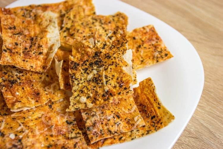 Чипсы из лаваша с яйцом