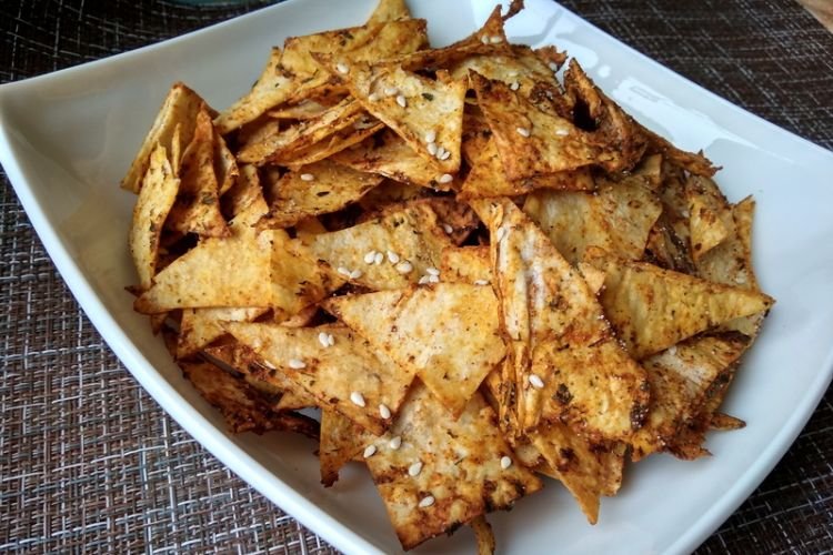 Чипсы из лаваша с кунжутом