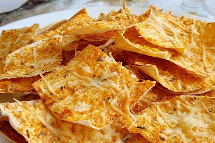 Чипсы из лаваша с сыром