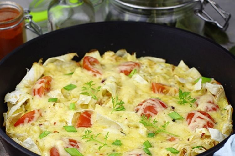 Пицца из лаваша с яйцом и молоком