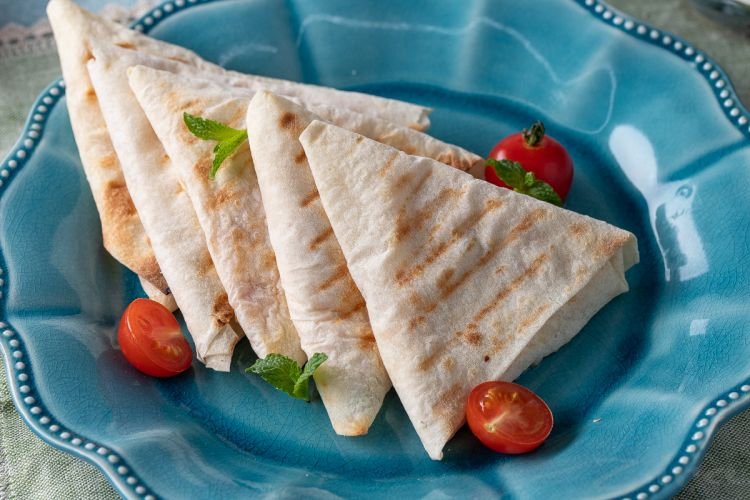 Конвертики из лаваша на гриле