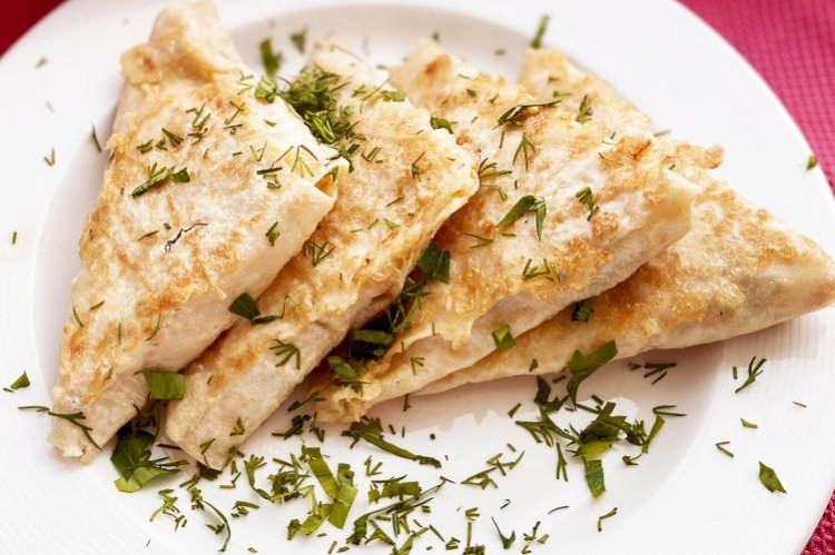 Конвертики из лаваша с ветчиной и грибами