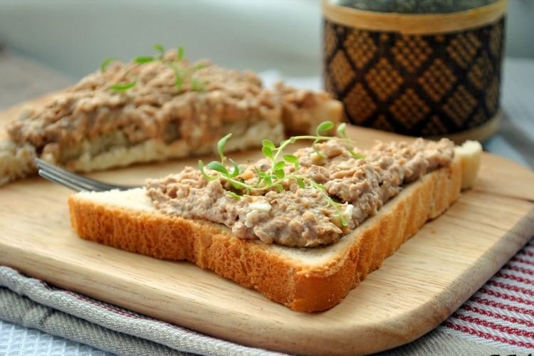 Бутерброды с печенью трески и творогом