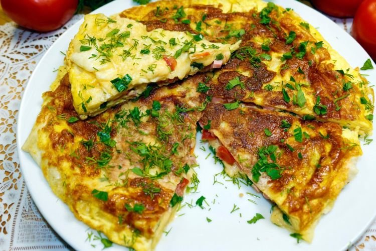 Пицца из лаваша с яичной заливкой в духовке