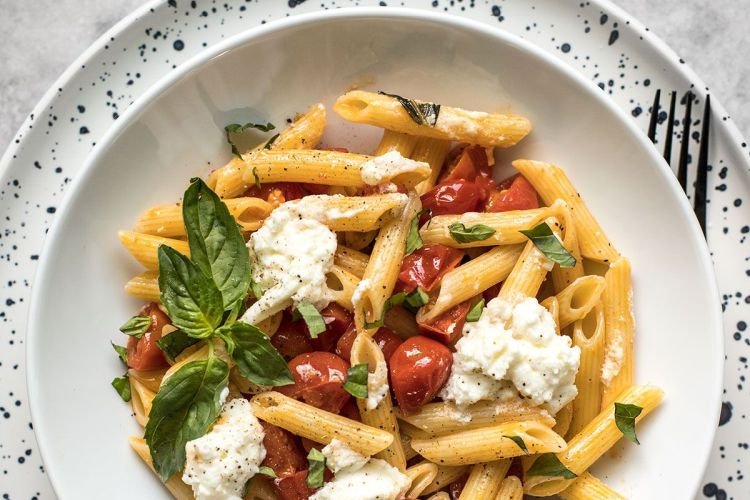 Паста с рикоттой и томатным соусом