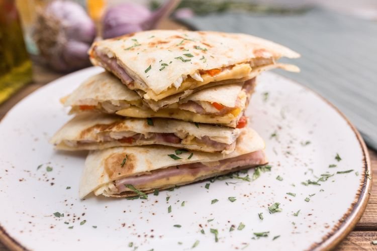 Тортилья с ветчиной и сыром