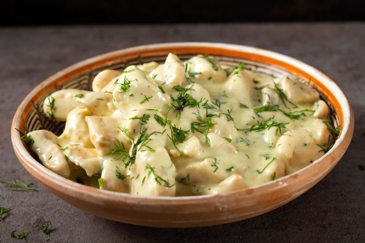 Фрикасе из курицы со сметаной
