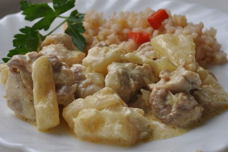 Фрикасе с курицей и ананасом
