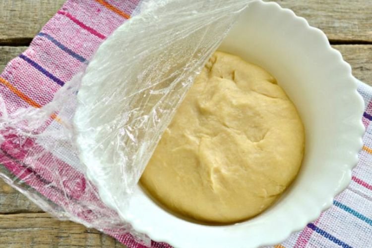 Тесто для чебуреков с крахмалом и сливочным маслом
