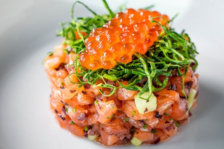 Тартар из лосося с яблоком