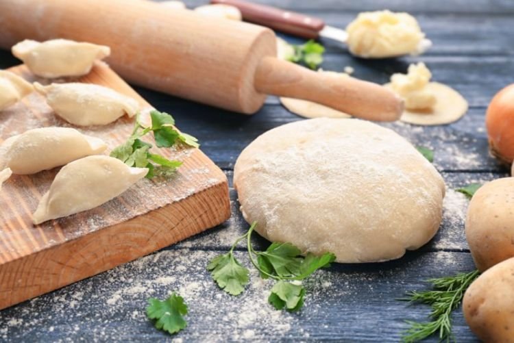 Тесто для вареников на кислом молоке