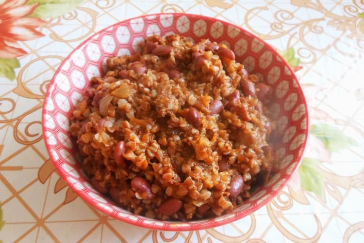Гречка с тушенкой и фасолью