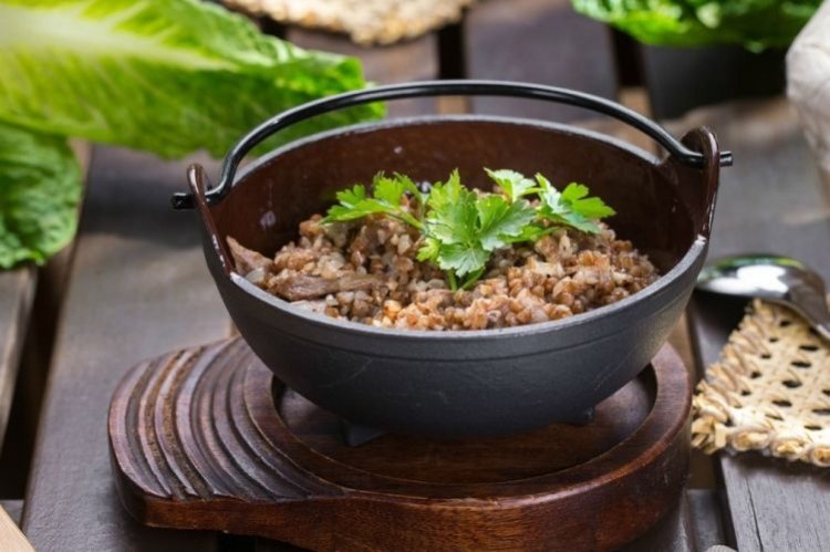 Гречка с тушенкой и грибами