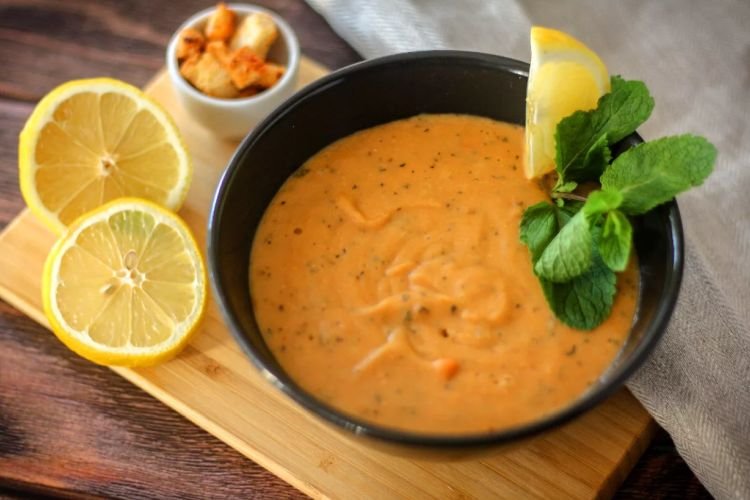 Чечевичный суп с мятой