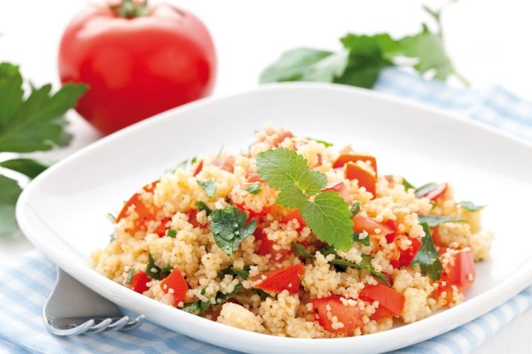 Салат с булгуром и помидорами