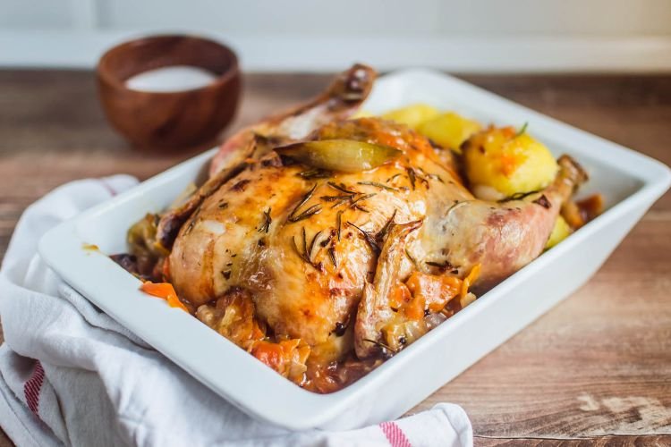 Курица, запеченная с мушмулой