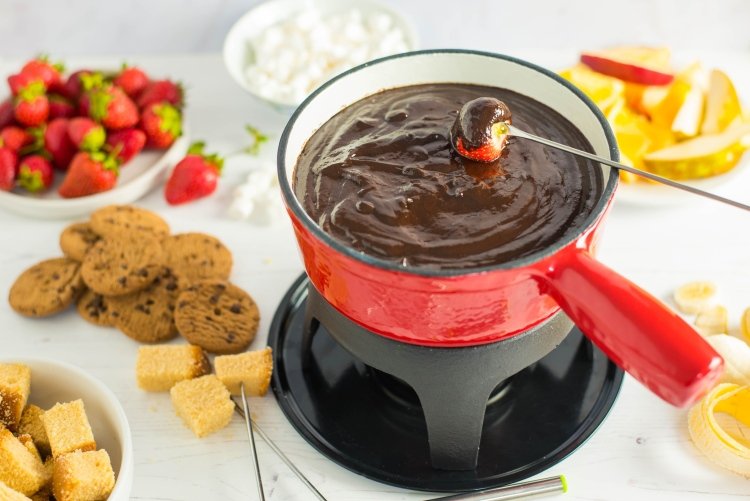 Шоколадное фондю с апельсиновым соком