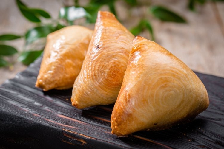 Самса с вишней